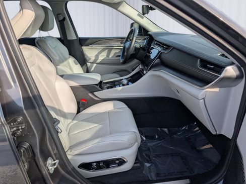 Used 2021 Jeep Grand Cherokee L Overland w/ Luxury Tech Group IV image 8