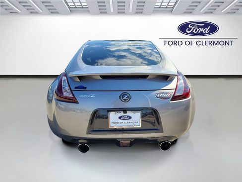 Used 2010 Nissan 370Z Touring w/ Sport Pkg image 4