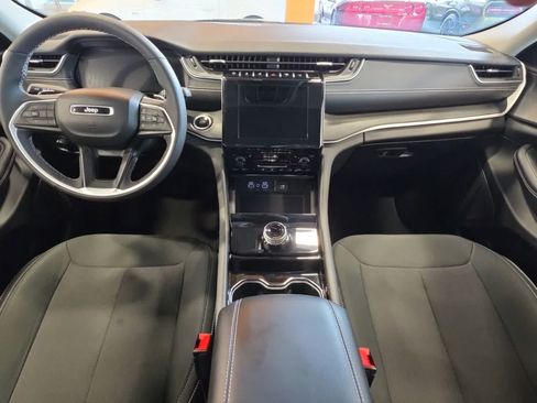 Used 2023 Jeep Grand Cherokee Laredo w/ Luxury Tech Group I AWD/4WD image 31