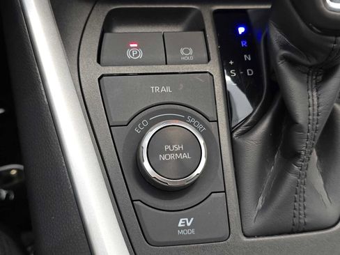 Certified 2024 Toyota RAV4 SE w/ Convenience Package AWD/4WD image 16