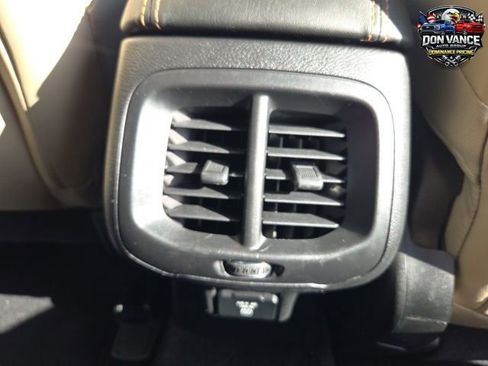 Used 2018 Jeep Cherokee Limited FWD image 30