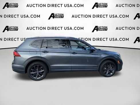 Used 2023 Volkswagen Tiguan SE w/ Panoramic Sunroof Package FWD image 24
