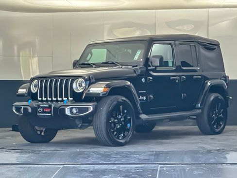 Used 2023 Jeep Wrangler Unlimited Sahara AWD/4WD image 7
