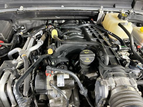 Used 2023 Jeep Wrangler Sport AWD/4WD image 27