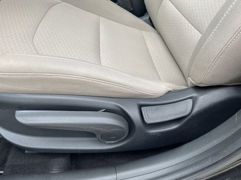 Used 2020 Hyundai Elantra SE FWD image 36