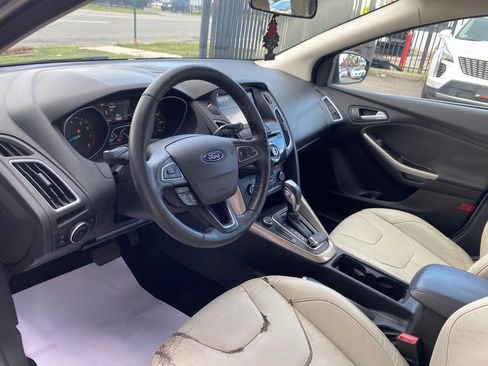 Used 2016 Ford Focus Titanium FWD image 3