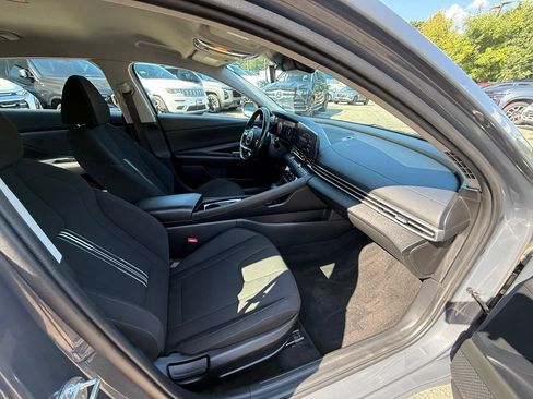 Used 2023 Hyundai Elantra SEL w/ Convenience Package FWD image 16