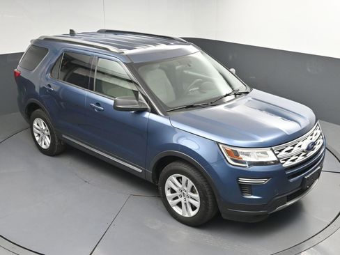 Used 2018 Ford Explorer XLT AWD/4WD image 32