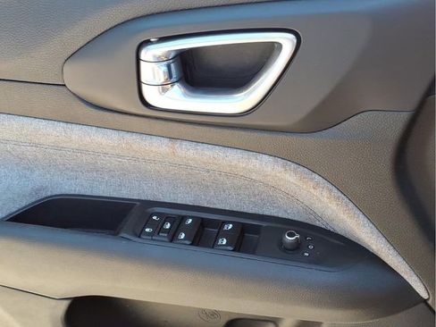 Used 2024 Jeep Compass Latitude AWD/4WD image 17