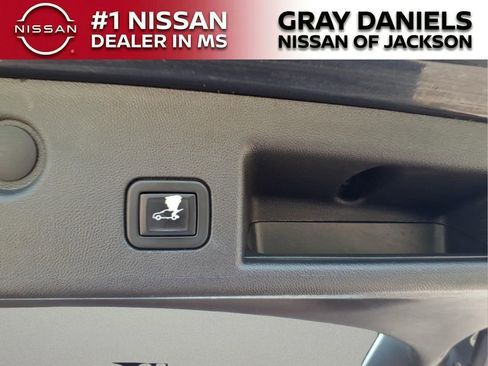 Used 2022 Chevrolet Equinox RS w/ LPO, Floor Liner Package AWD/4WD image 9