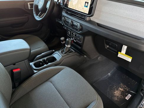 New 2025 Jeep Gladiator Sport AWD/4WD image 14
