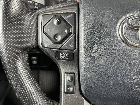 Used 2017 Toyota Tacoma TRD Off-Road image 15