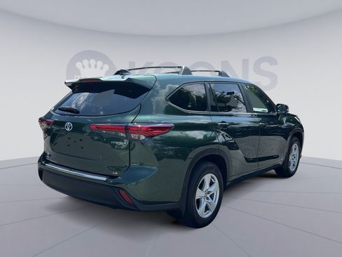 Used 2023 Toyota Highlander LE AWD/4WD image 7