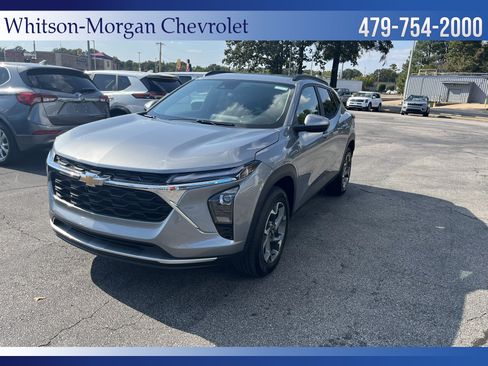 New 2026 Chevrolet Trax LT w/ LT Convenience Package FWD image 3