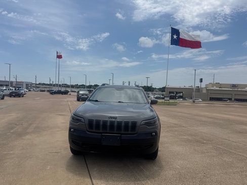 Used 2020 Jeep Cherokee Latitude w/ Quick Order Package 26F North AWD/4WD image 5