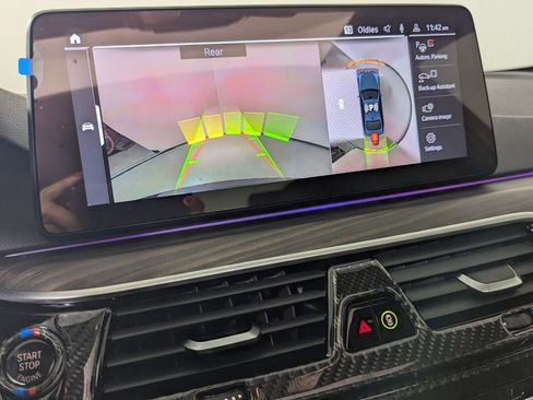 Used 2021 BMW 540i w/ Executive Package image 28