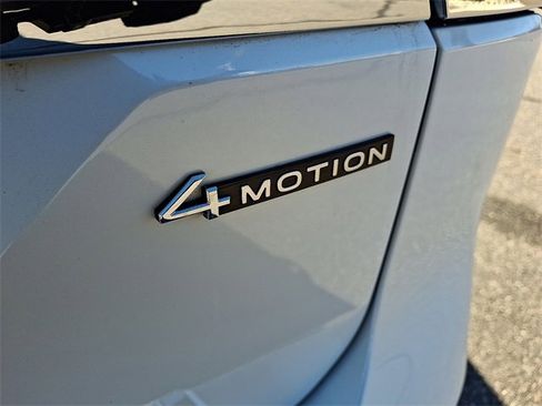 Used 2024 Volkswagen Atlas SEL Premium R-Line image 29