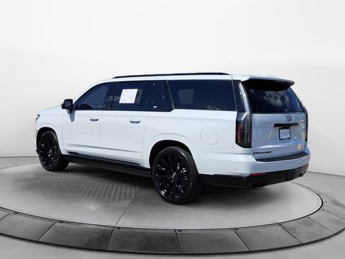 Used 2026 Cadillac Escalade ESV Platinum Sport w/ LPO, ONYX Package AWD/4WD image 5