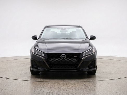 Used 2025 Nissan Altima 2.5 SV FWD image 2
