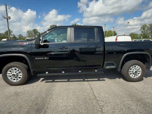 Used 2025 Chevrolet Silverado 2500 LT w/ Convenience Package AWD/4WD image 5