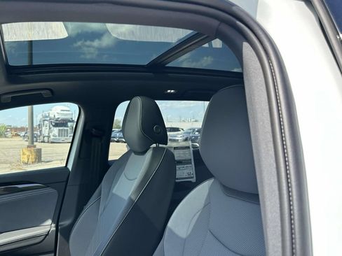 New 2026 Volkswagen Tiguan SE R-Line AWD/4WD image 16