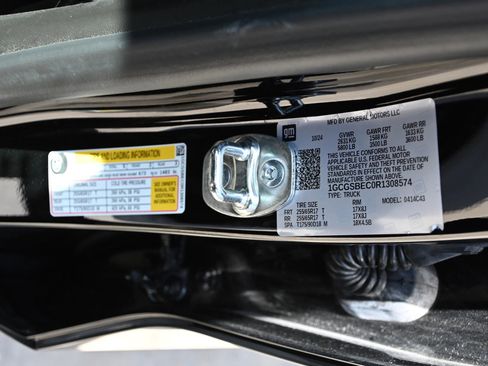 Used 2024 Chevrolet Colorado W/T w/ Safety Package image 25