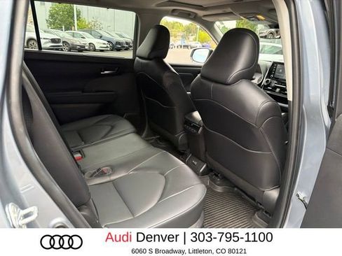 Used 2022 Toyota Highlander XLE AWD/4WD image 11
