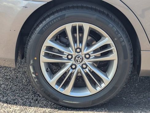 Used 2017 Toyota Camry SE image 9