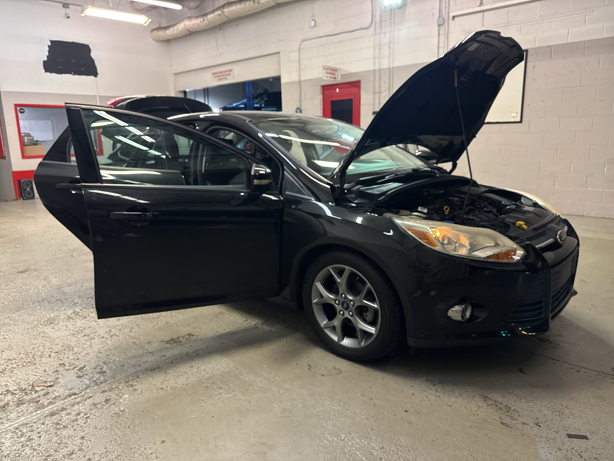 Used 2014 Ford Focus SE w/ Equipment Group 201A FWD image 9