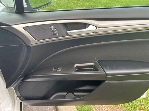 Used 2019 Ford Fusion SE image 41