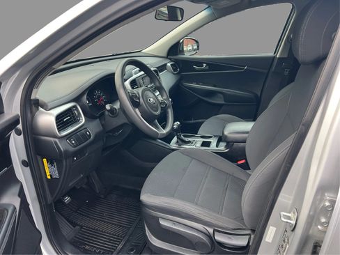 Used 2017 Kia Sorento AWD image 10
