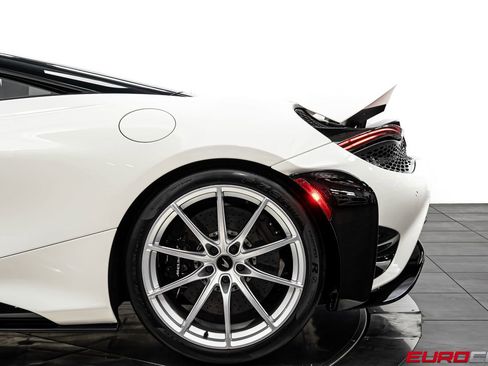 Used 2021 McLaren 765LT RWD image 17