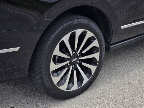 Used 2024 Lincoln Navigator Reserve AWD/4WD image 9
