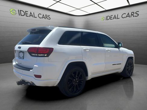 Used 2018 Jeep Grand Cherokee Altitude RWD image 5