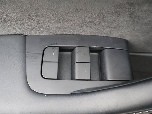 Used 2023 Tesla Model Y Long Range image 39