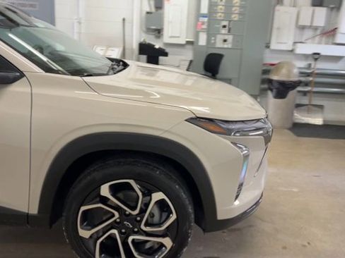 New 2026 Chevrolet Trax RS w/ Sunroof Package image 2