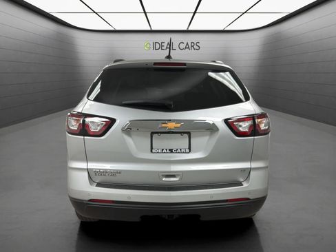 Used 2017 Chevrolet Traverse LT w/ Style and Technology Package FWD image 6