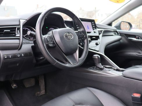 Used 2022 Toyota Camry SE image 10