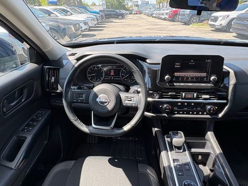 Used 2024 Nissan Pathfinder SV AWD/4WD image 16