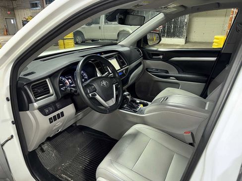 Used 2017 Toyota Highlander XLE w/ Protection Package #3 image 31