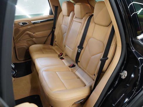 Used 2014 Porsche Cayenne AWD/4WD image 16