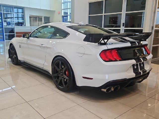 Used 2022 Ford Mustang Shelby GT500 w/ Carbon Fiber Track Pack RWD image 3