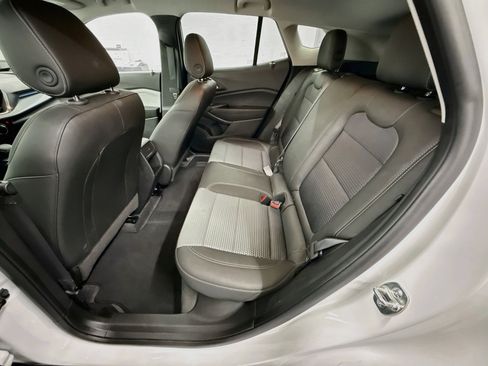 Used 2025 Chevrolet Trax LT FWD image 25