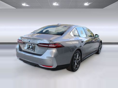 Used 2026 BMW 530i w/ Premium Package RWD image 9