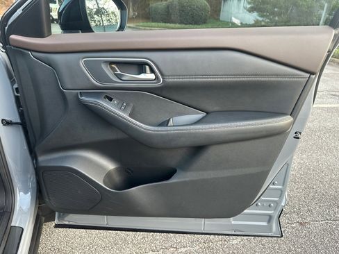 Certified 2022 Nissan Rogue Platinum w/ Head-Up Display Package image 14