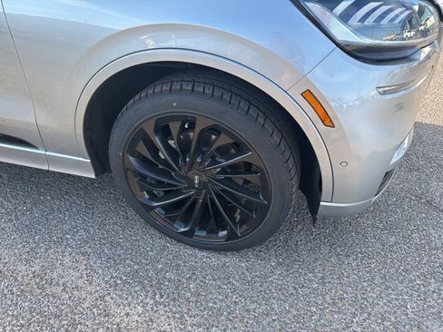 Used 2023 Lincoln Aviator Reserve w/ Equipment Group 201A image 18