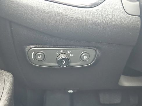 Used 2018 Chevrolet Equinox Premier FWD image 25