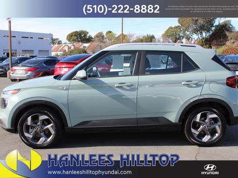 Used 2025 Hyundai Venue SEL image 2