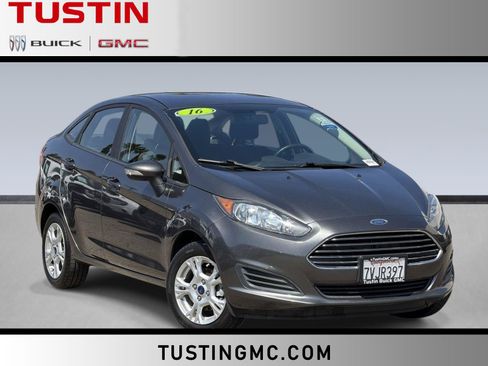 Used 2016 Ford Fiesta SE FWD image 1