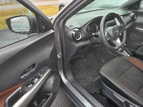Used 2020 Nissan Kicks SR image 4